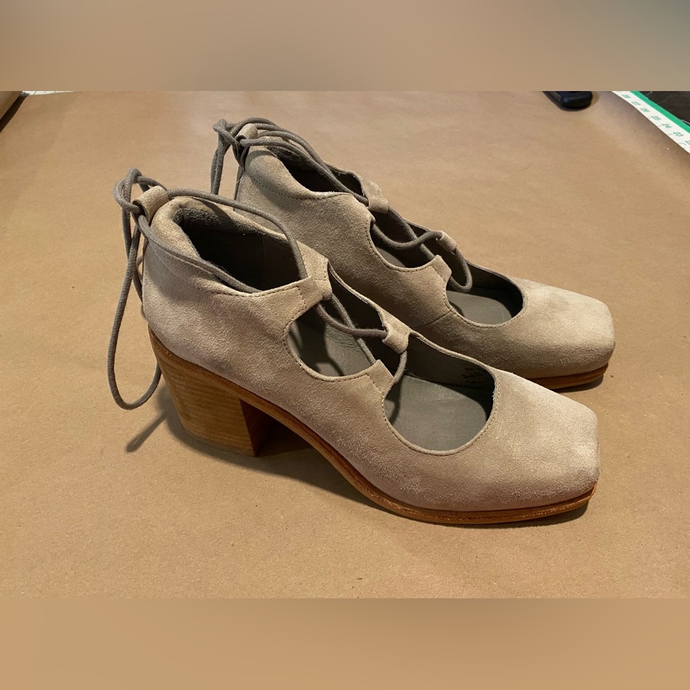 Intentionally Blank Tie Up Laced Heel Clog Square Toe US 9/39 Beige Suede Tan